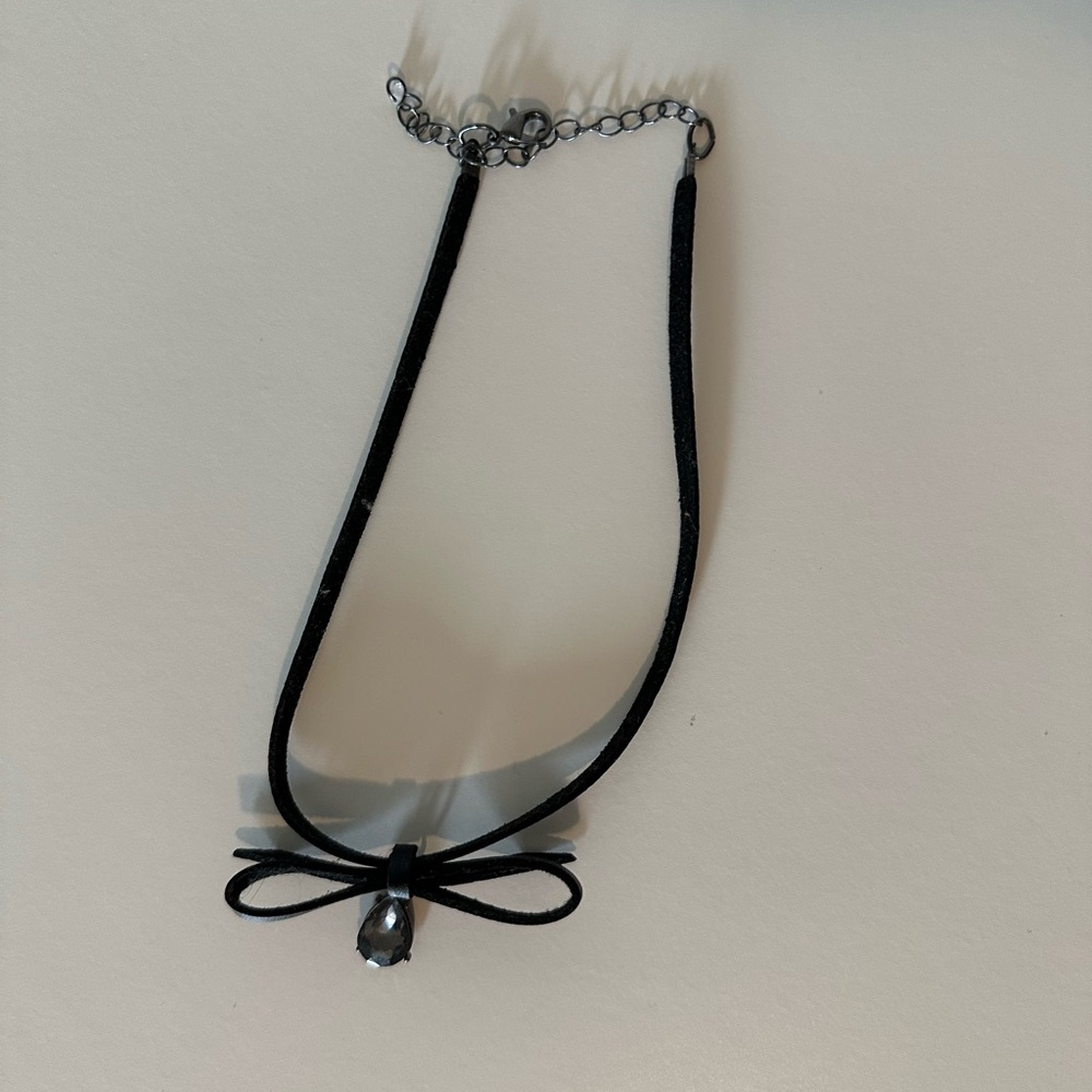 Elegant Black Bow Necklace